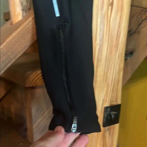 Nike Black Leggings with Gray Details - Picture 3 of 4